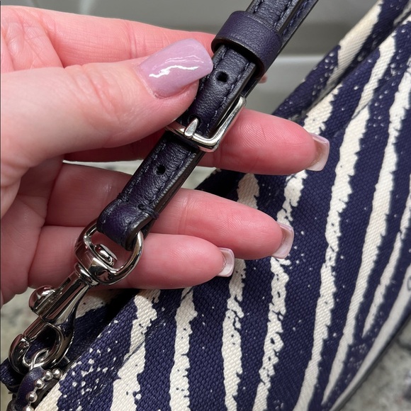 Coach Legacy Zebra Wristlet Clutch in Purple NWT - Picture 8 of 13